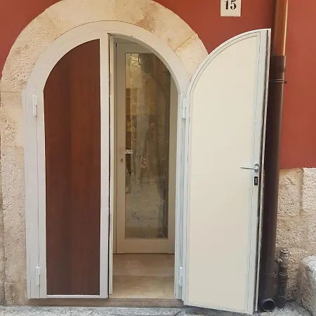 Arco Della Luna Pensión