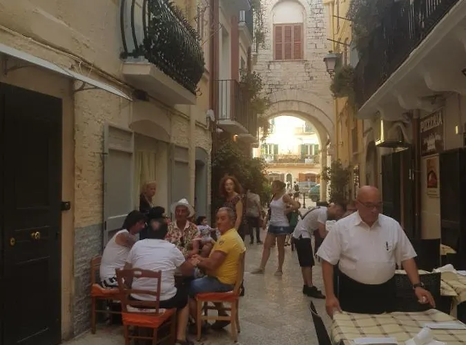 Arco Della Luna Gasthof Bari